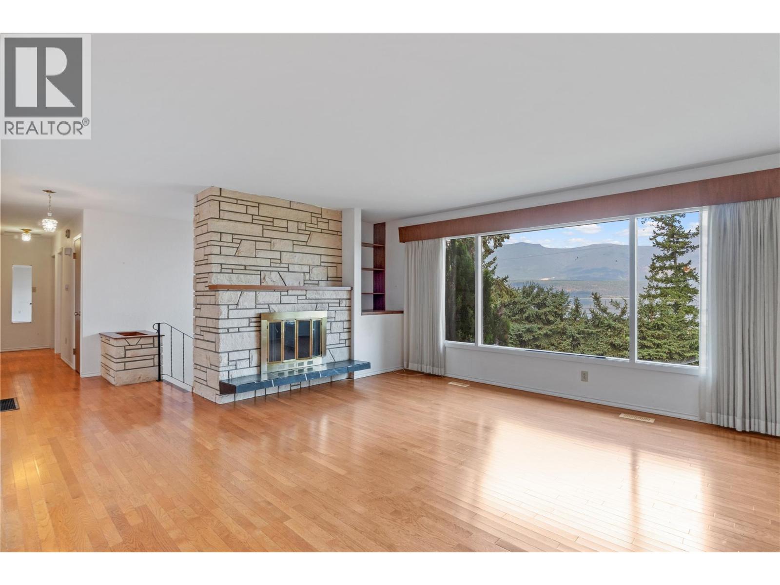 1160 Lakeshore Road Ne, Salmon Arm, British Columbia  V1E 2V7 - Photo 8 - 10370636