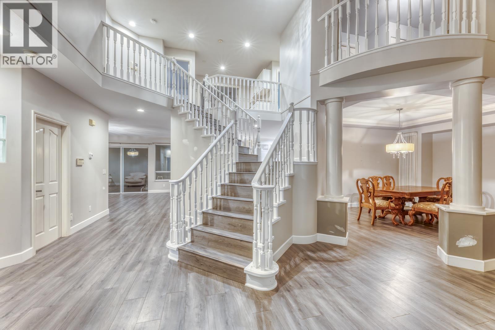 3095 Cardinal Crescent, Coquitlam, British Columbia  V3E 3C4 - Photo 2 - R3072185