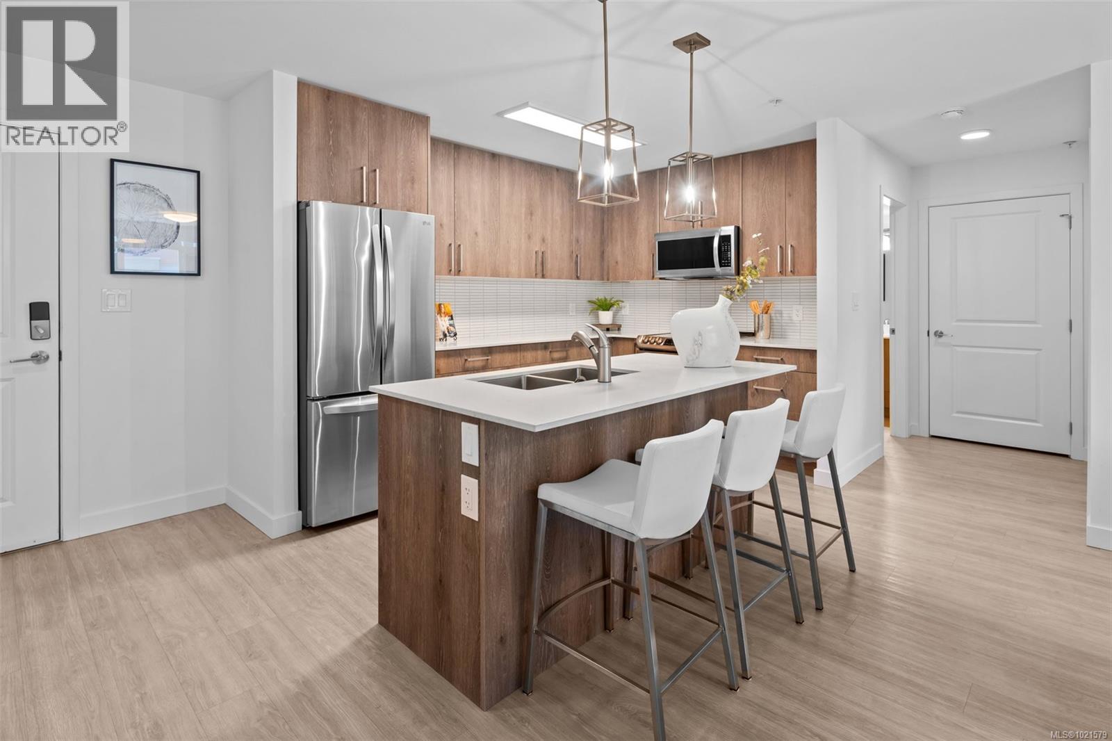 312 110 Presley Pl, View Royal, British Columbia  V9B 0Z1 - Photo 2 - 1021579