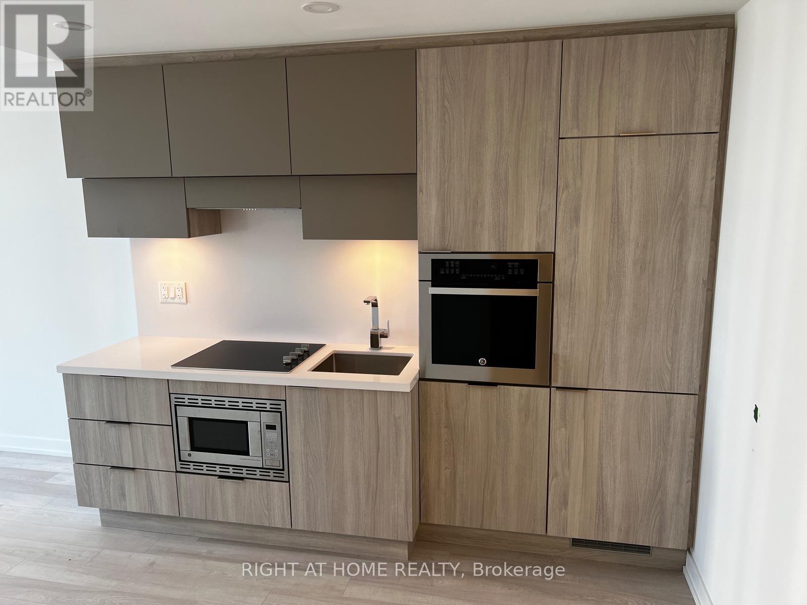 1610 - 39 Roehampton Avenue, Toronto, Ontario M4P 0G1 - Photo 1 - C12601984