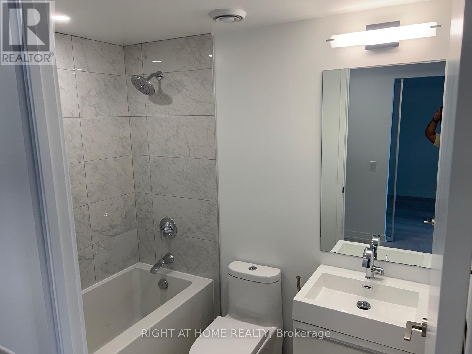 1610 - 39 Roehampton Avenue, Toronto, Ontario M4P 0G1 - Photo 13 - C12601984