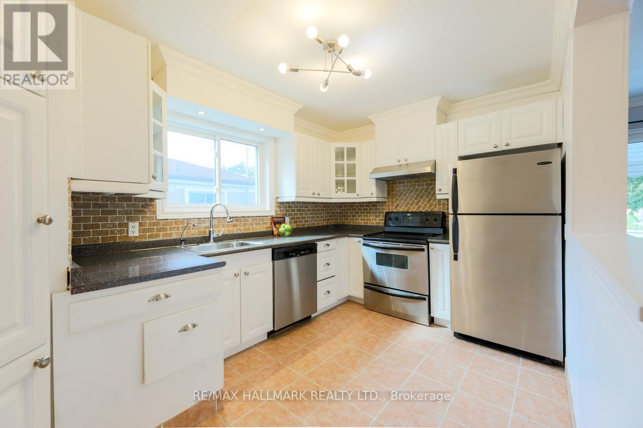 67 Trinnell Boulevard, Toronto, Ontario  M1L 1S6 - Photo 6 - E12601982