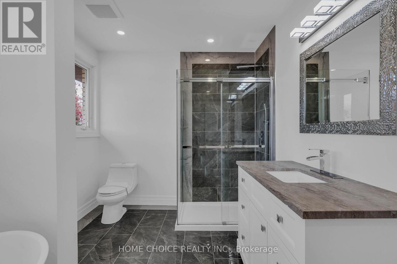 43 Golfwood Heights E, Toronto, Ontario  M9P 3L8 - Photo 29 - W12593564