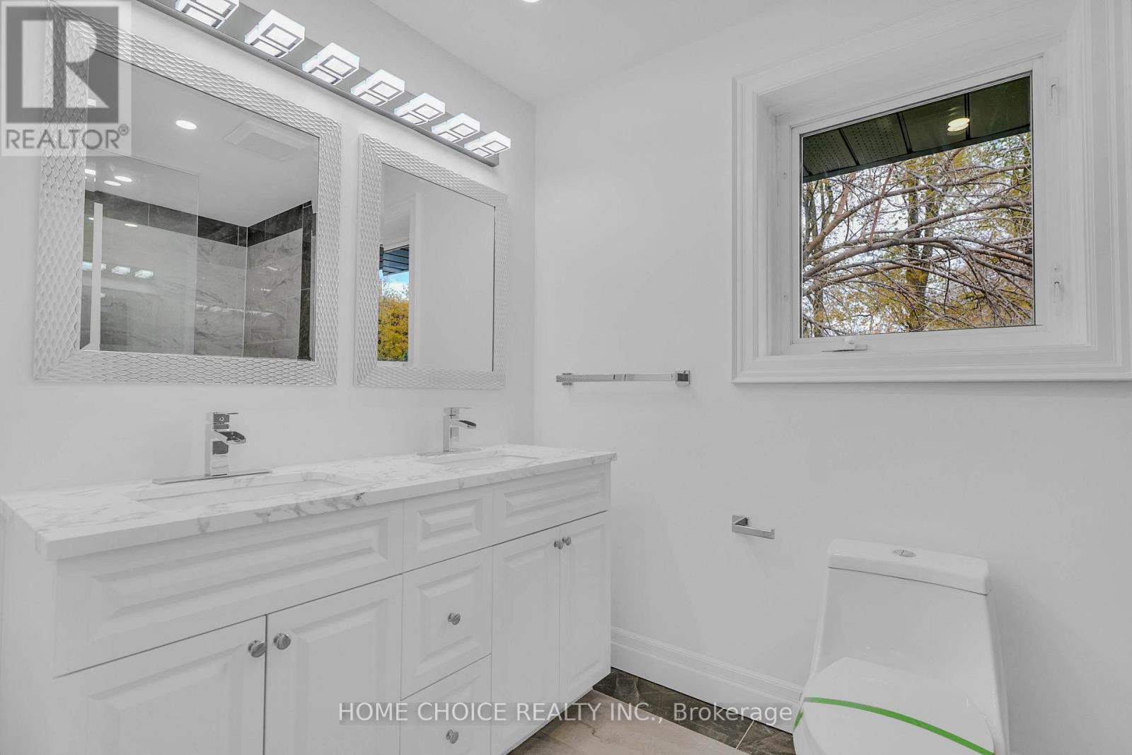 43 Golfwood Heights E, Toronto, Ontario  M9P 3L8 - Photo 24 - W12593564