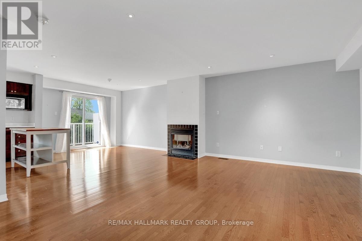 553 Burleigh Private, Ottawa, Ontario  K1J 1J9 - Photo 11 - X12391141