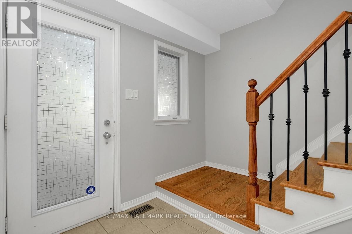 553 Burleigh Private, Ottawa, Ontario  K1J 1J9 - Photo 2 - X12391141