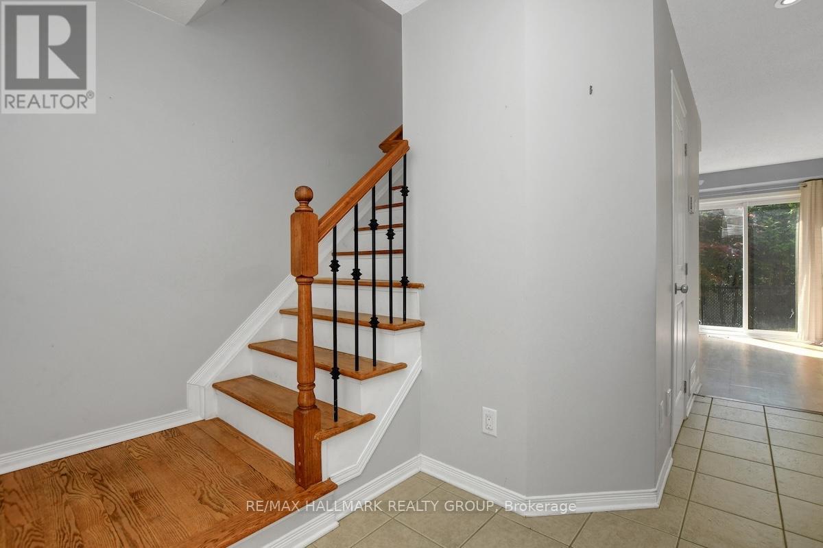 553 Burleigh Private, Ottawa, Ontario  K1J 1J9 - Photo 3 - X12391141