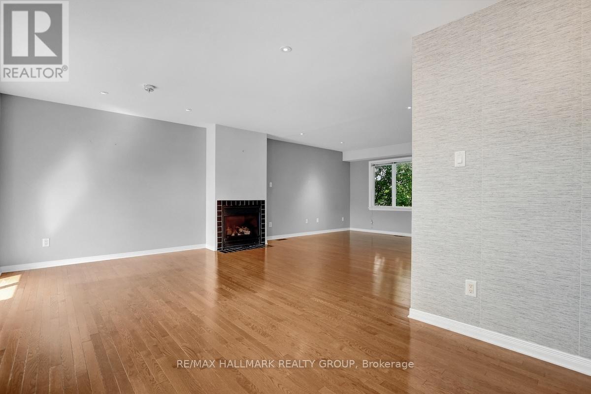 553 Burleigh Private, Ottawa, Ontario  K1J 1J9 - Photo 8 - X12391141