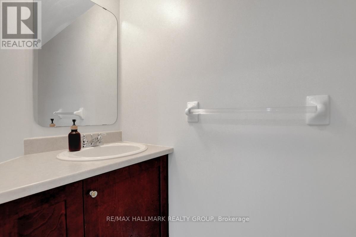 553 Burleigh Private, Ottawa, Ontario  K1J 1J9 - Photo 7 - X12391141