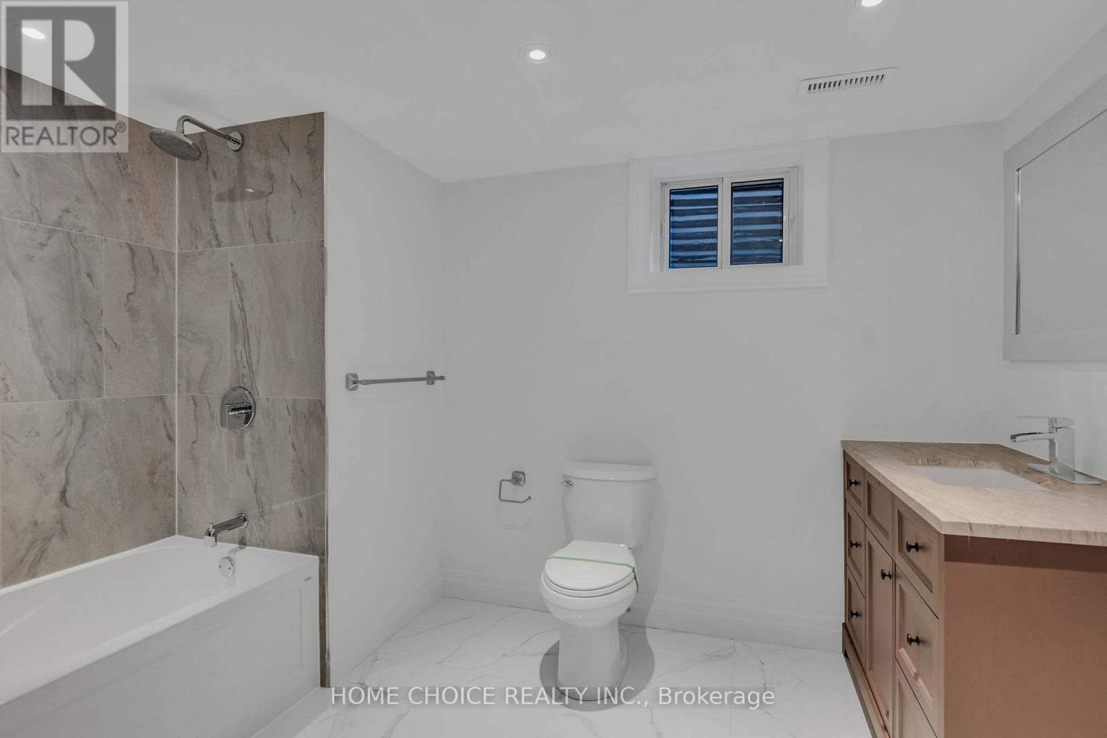 43 Golfwood Heights E, Toronto, Ontario  M9P 3L8 - Photo 36 - W12593564