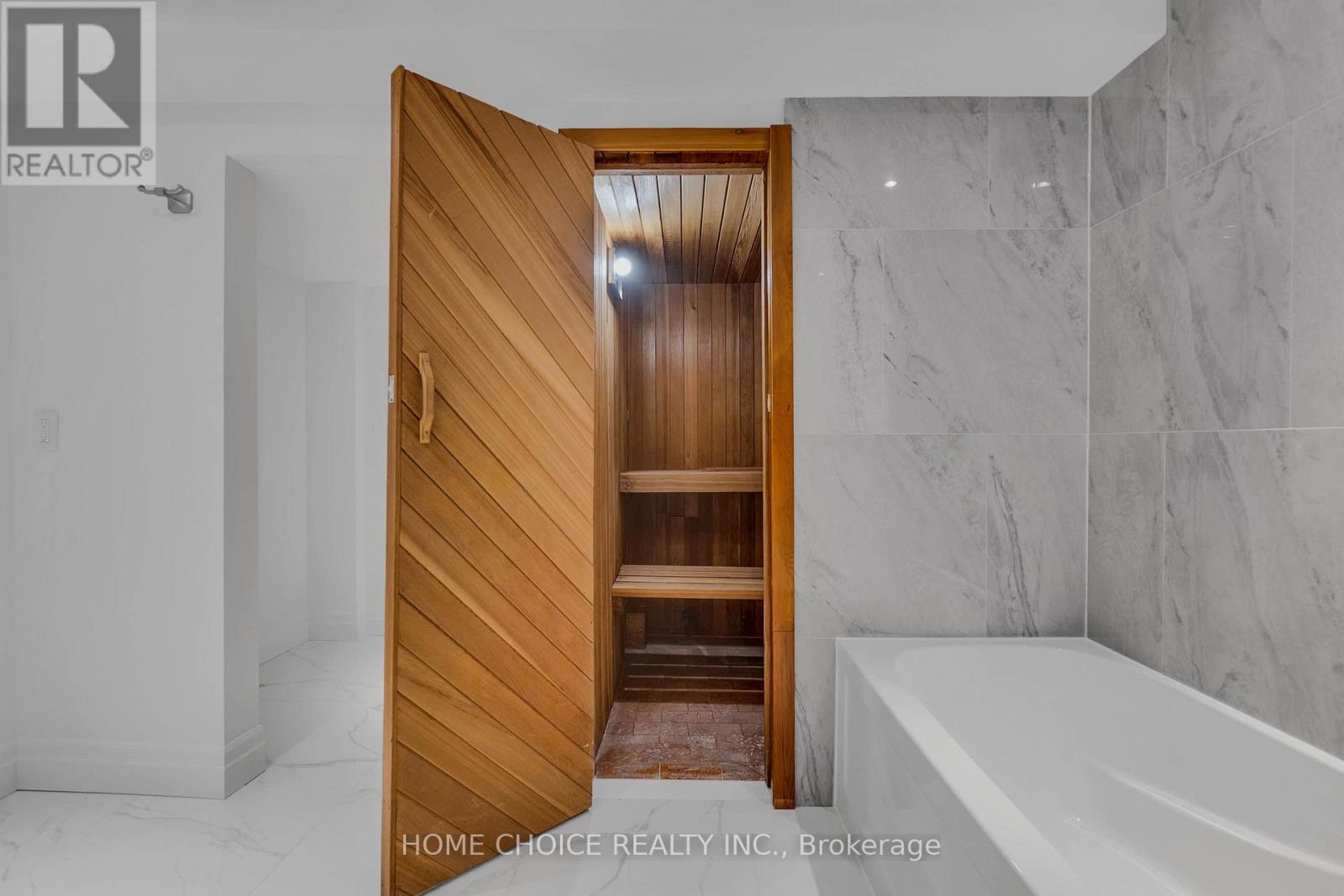 43 Golfwood Heights E, Toronto, Ontario  M9P 3L8 - Photo 37 - W12593564