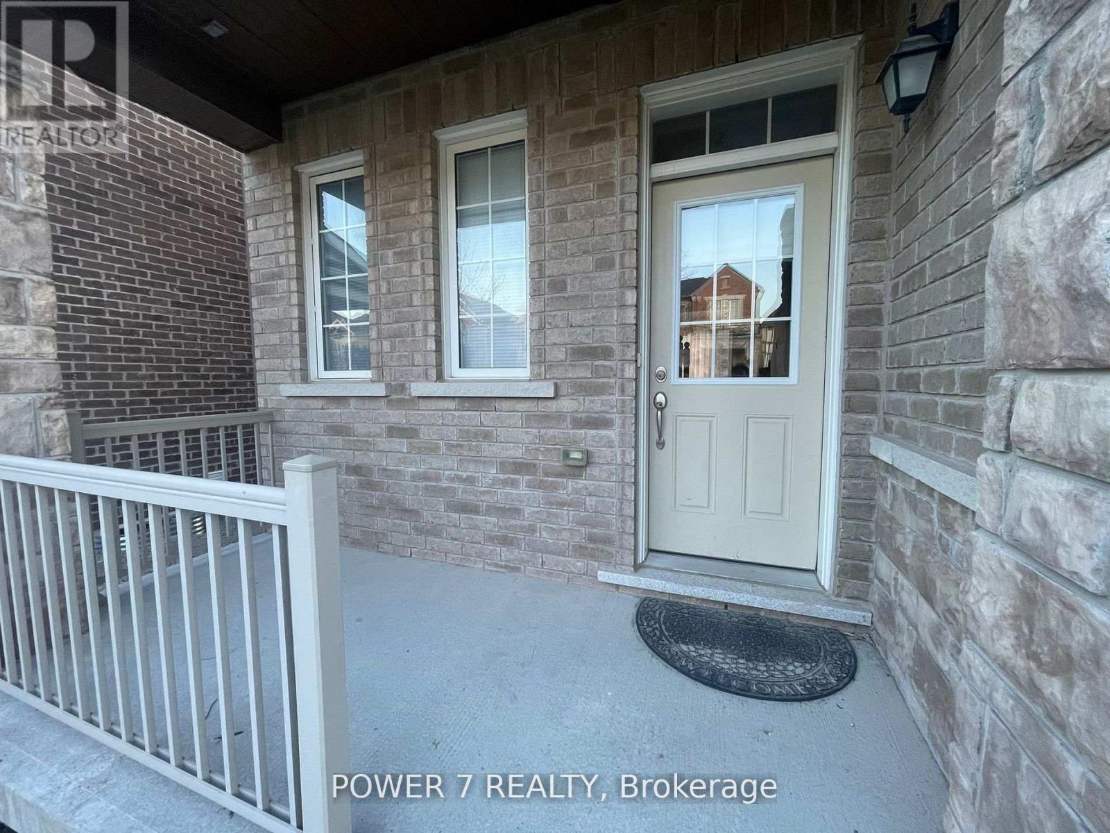 123 Major Crescent, Aurora, Ontario  L4G 0X5 - Photo 2 - N12602038