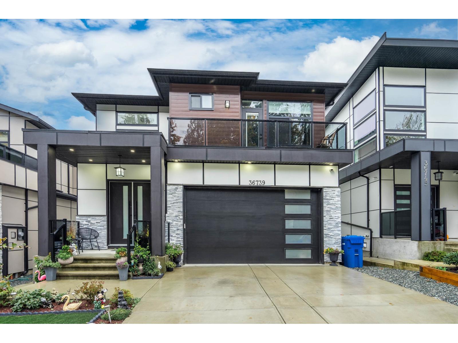 36739 Dianne Brook Avenue, Abbotsford, British Columbia V3G 0H4 - Photo 2 - R3072047