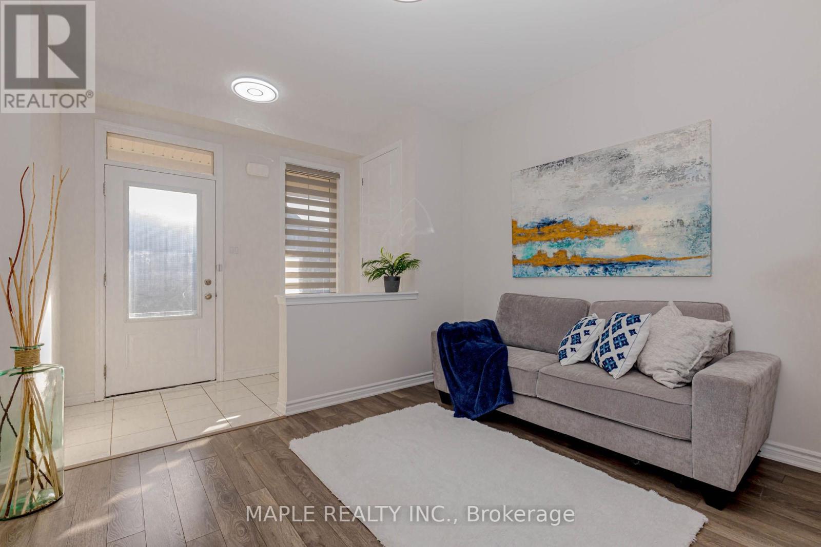 18 Boothill Drive, Brampton, Ontario  L7A 5E6 - Photo 5 - W12601978