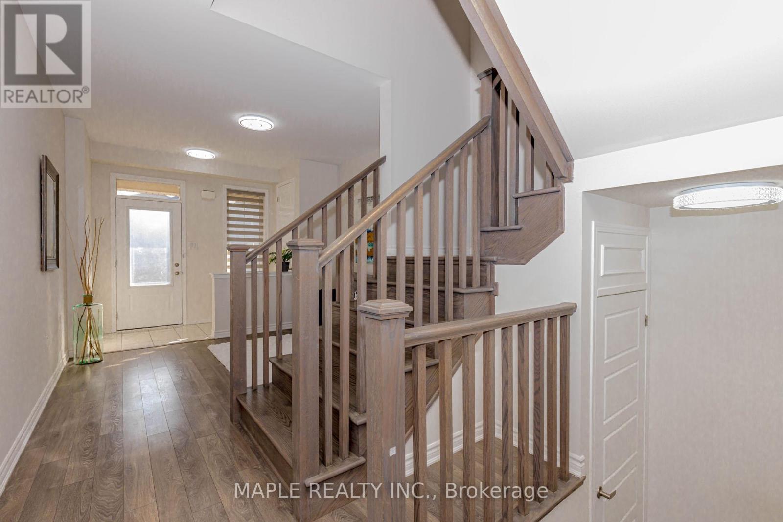 18 Boothill Drive, Brampton, Ontario  L7A 5E6 - Photo 6 - W12601978