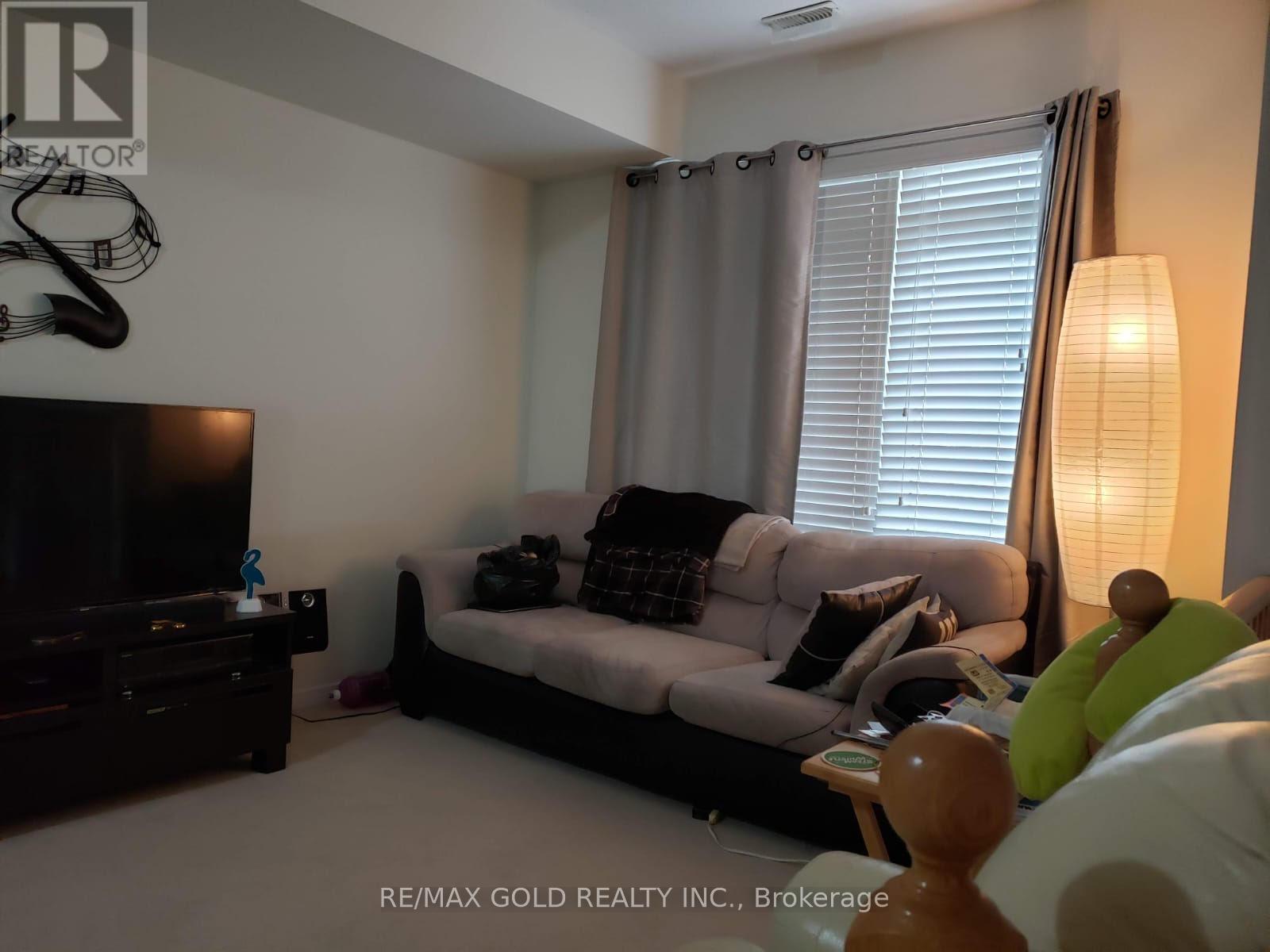 68 Harpreet Circle, Toronto (West Humber-Clairville), Ontario  M9W 0E2 - Photo 5 - W12602026