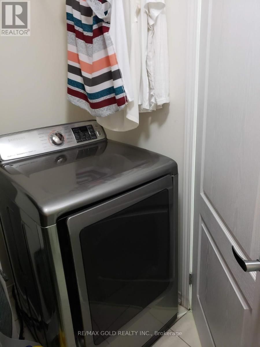 68 Harpreet Circle, Toronto (West Humber-Clairville), Ontario  M9W 0E2 - Photo 6 - W12602026