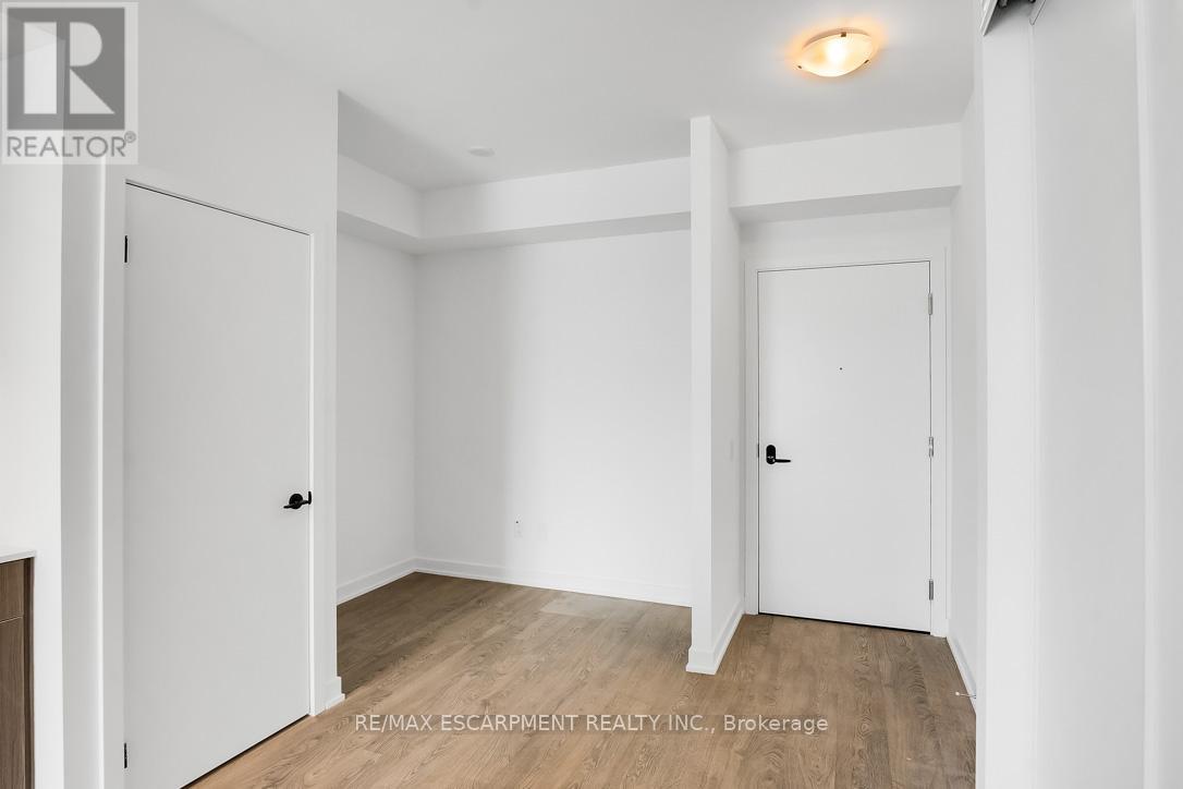 1203 - 220 Missinnihe Way, Mississauga, Ontario  L5H 0A9 - Photo 6 - W12602030