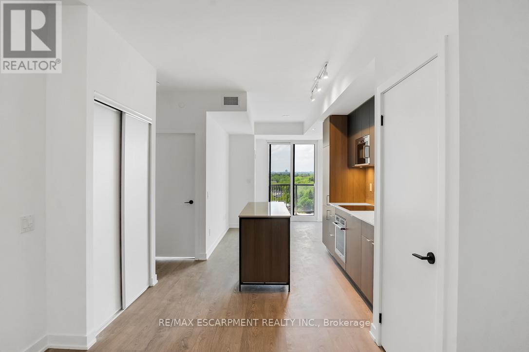 1203 - 220 Missinnihe Way, Mississauga, Ontario  L5H 0A9 - Photo 8 - W12602030