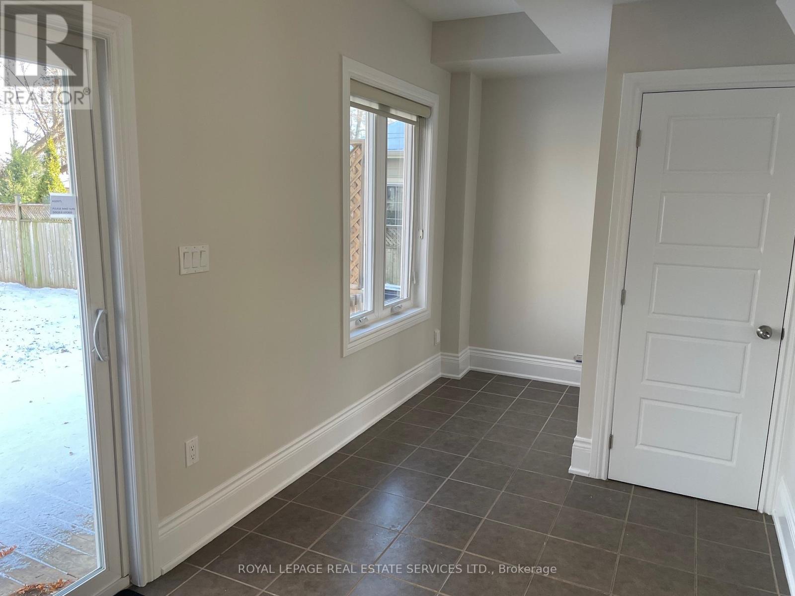 11 Uno Drive, Toronto, Ontario  M8Z 3N7 - Photo 10 - W12602060