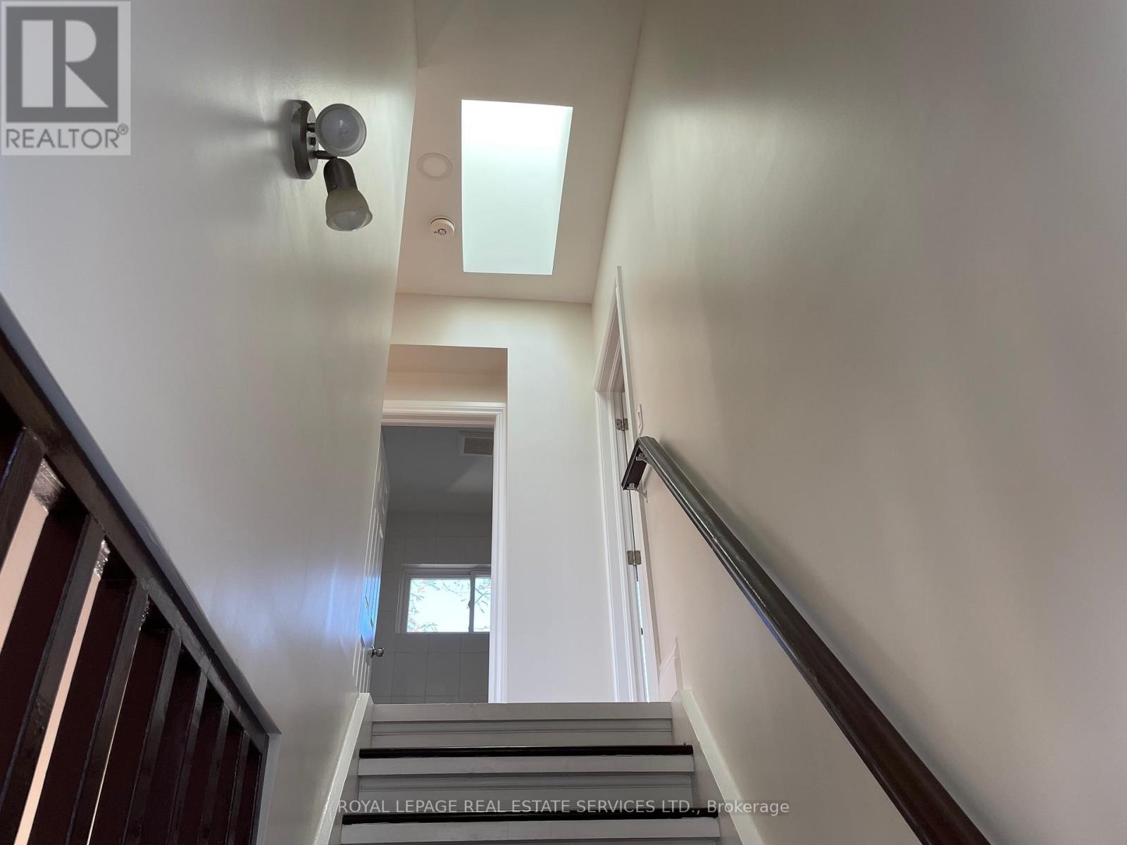 11 Uno Drive, Toronto, Ontario  M8Z 3N7 - Photo 12 - W12602060