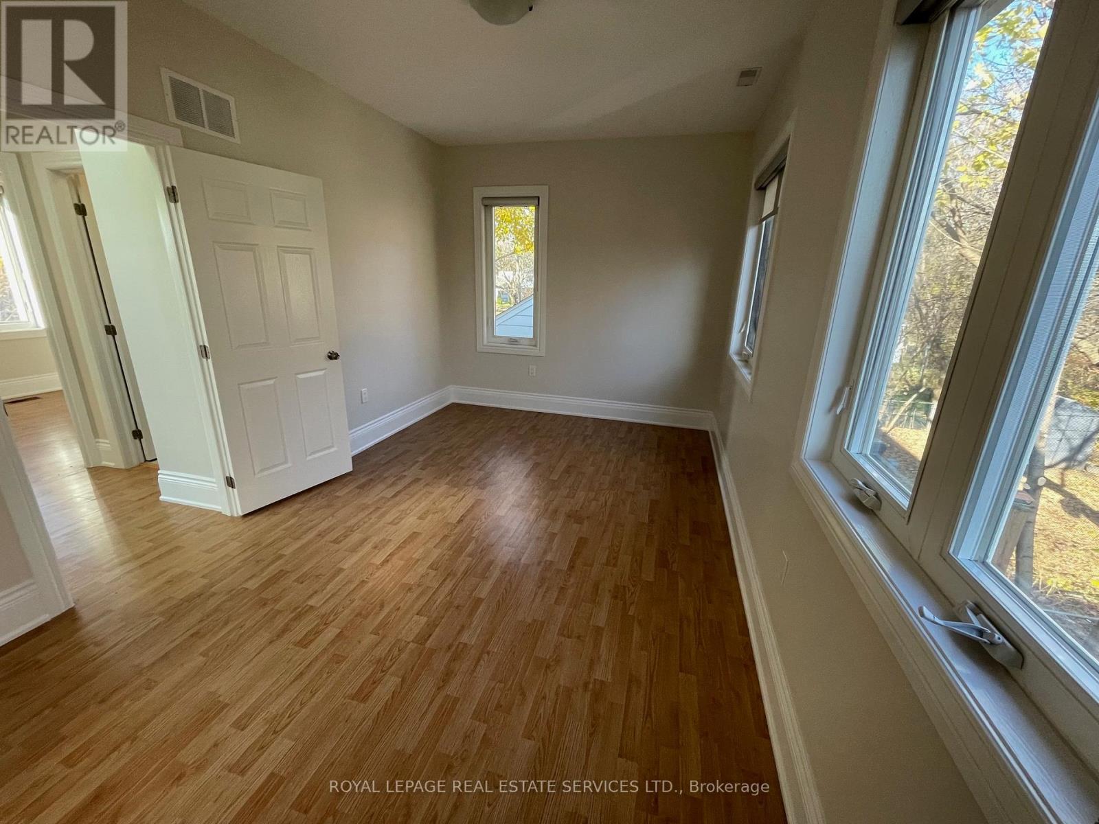 11 Uno Drive, Toronto, Ontario  M8Z 3N7 - Photo 13 - W12602060