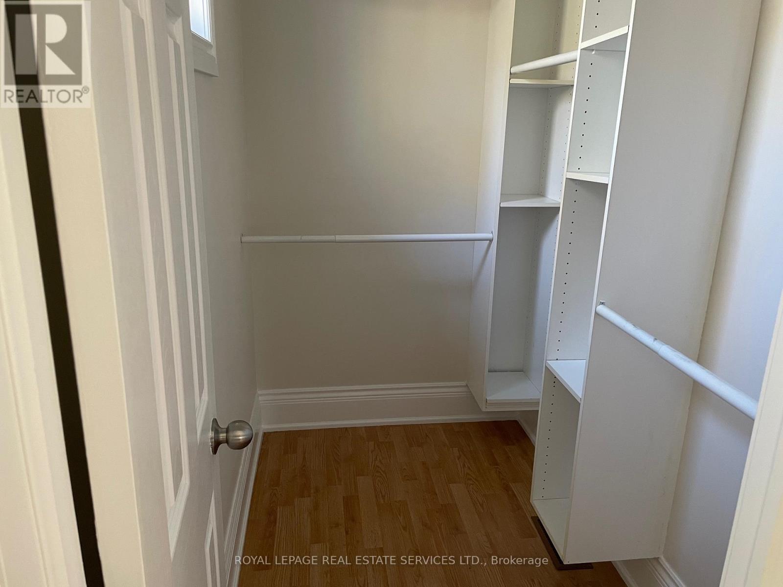 11 Uno Drive, Toronto, Ontario  M8Z 3N7 - Photo 15 - W12602060