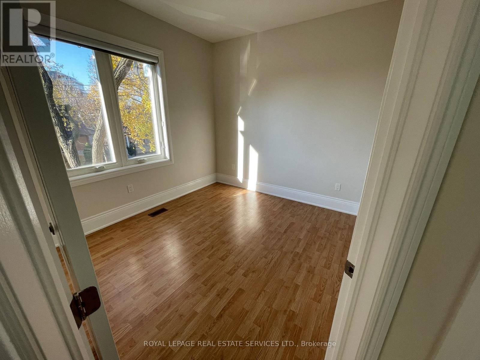 11 Uno Drive, Toronto, Ontario  M8Z 3N7 - Photo 17 - W12602060