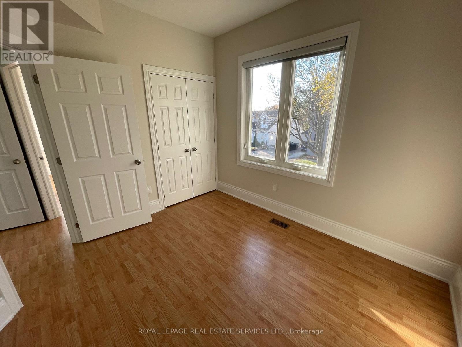 11 Uno Drive, Toronto, Ontario  M8Z 3N7 - Photo 18 - W12602060