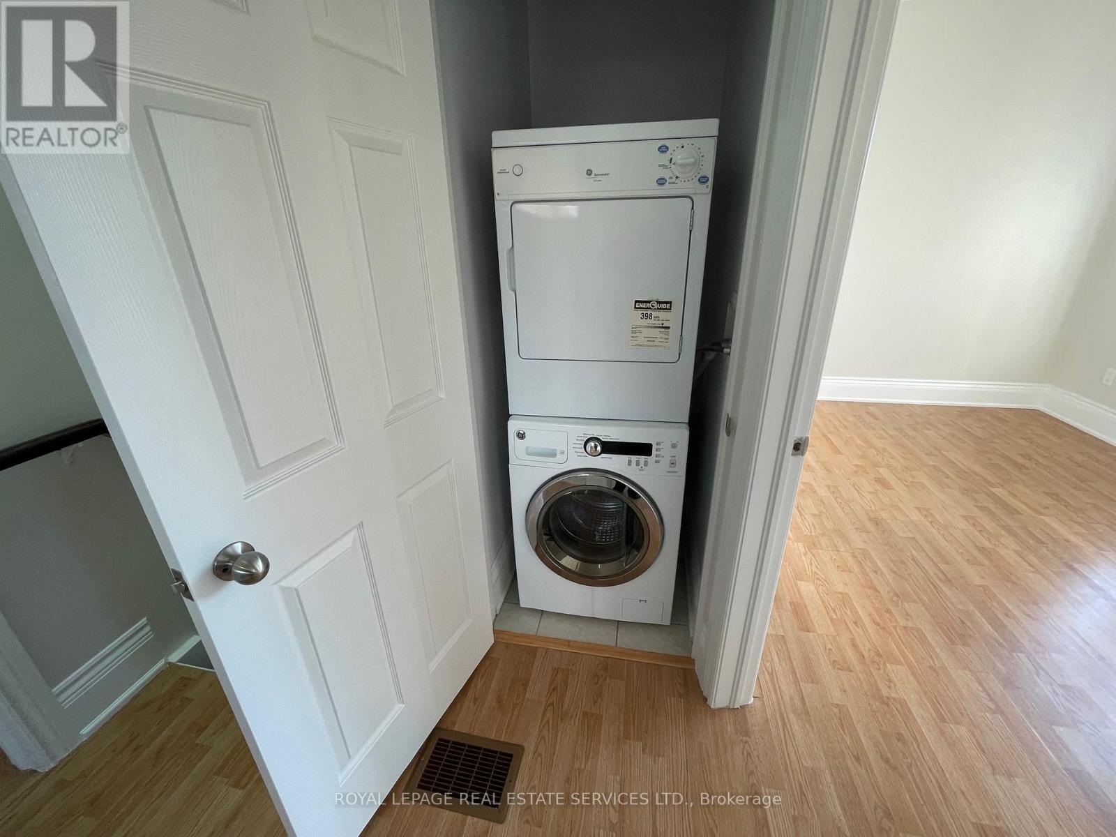 11 Uno Drive, Toronto, Ontario  M8Z 3N7 - Photo 19 - W12602060