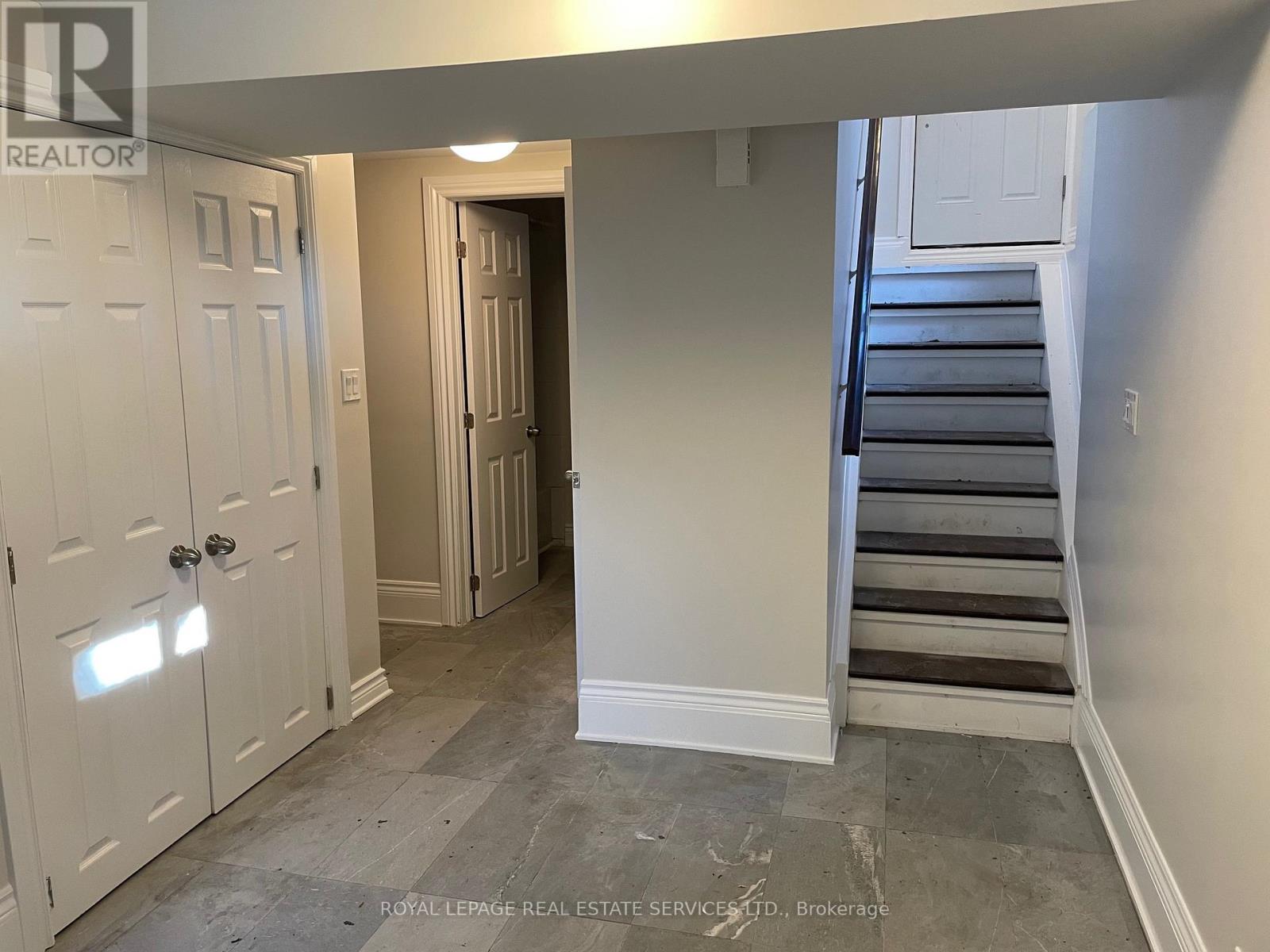 11 Uno Drive, Toronto, Ontario  M8Z 3N7 - Photo 21 - W12602060