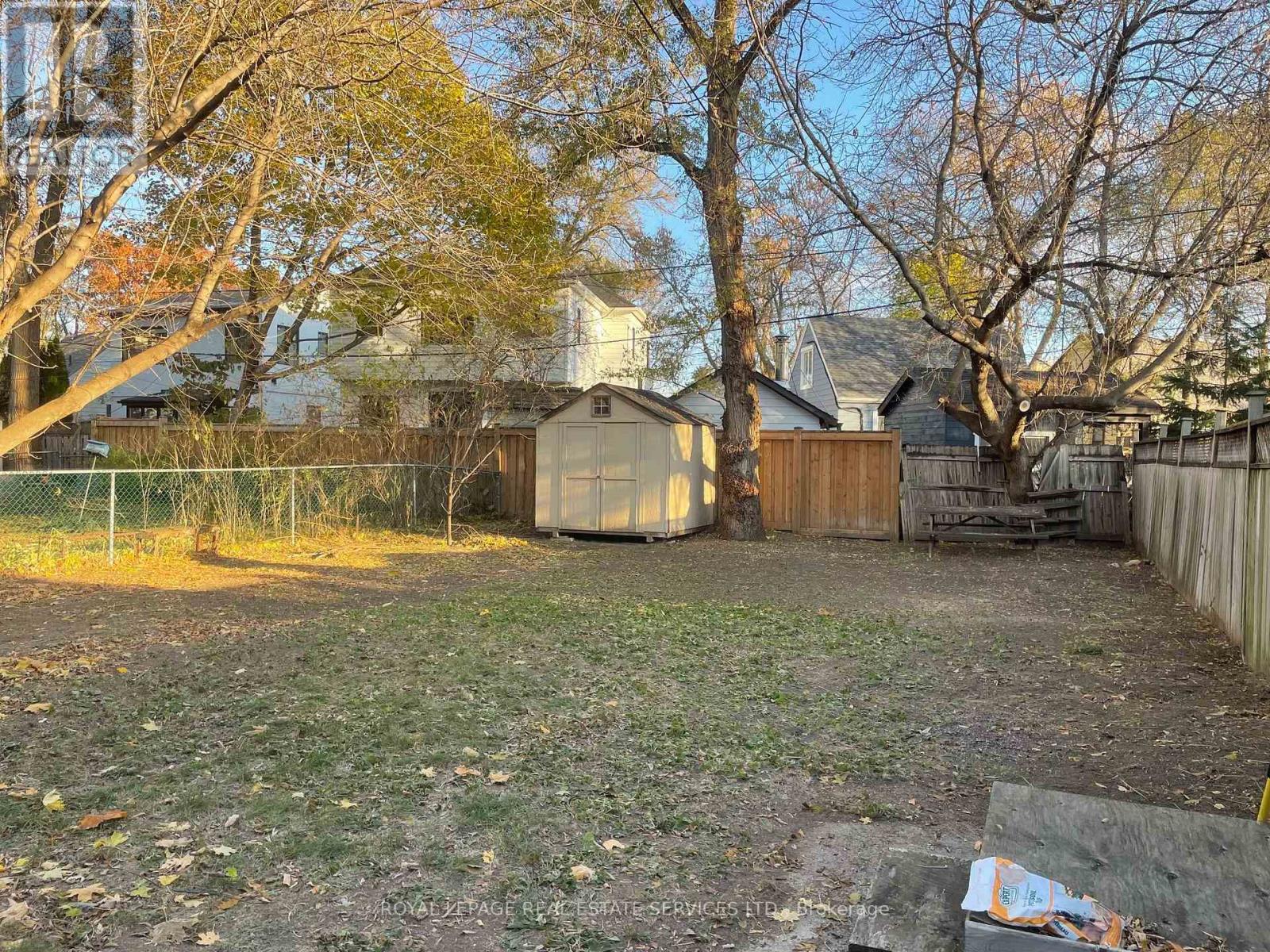 11 Uno Drive, Toronto, Ontario  M8Z 3N7 - Photo 3 - W12602060