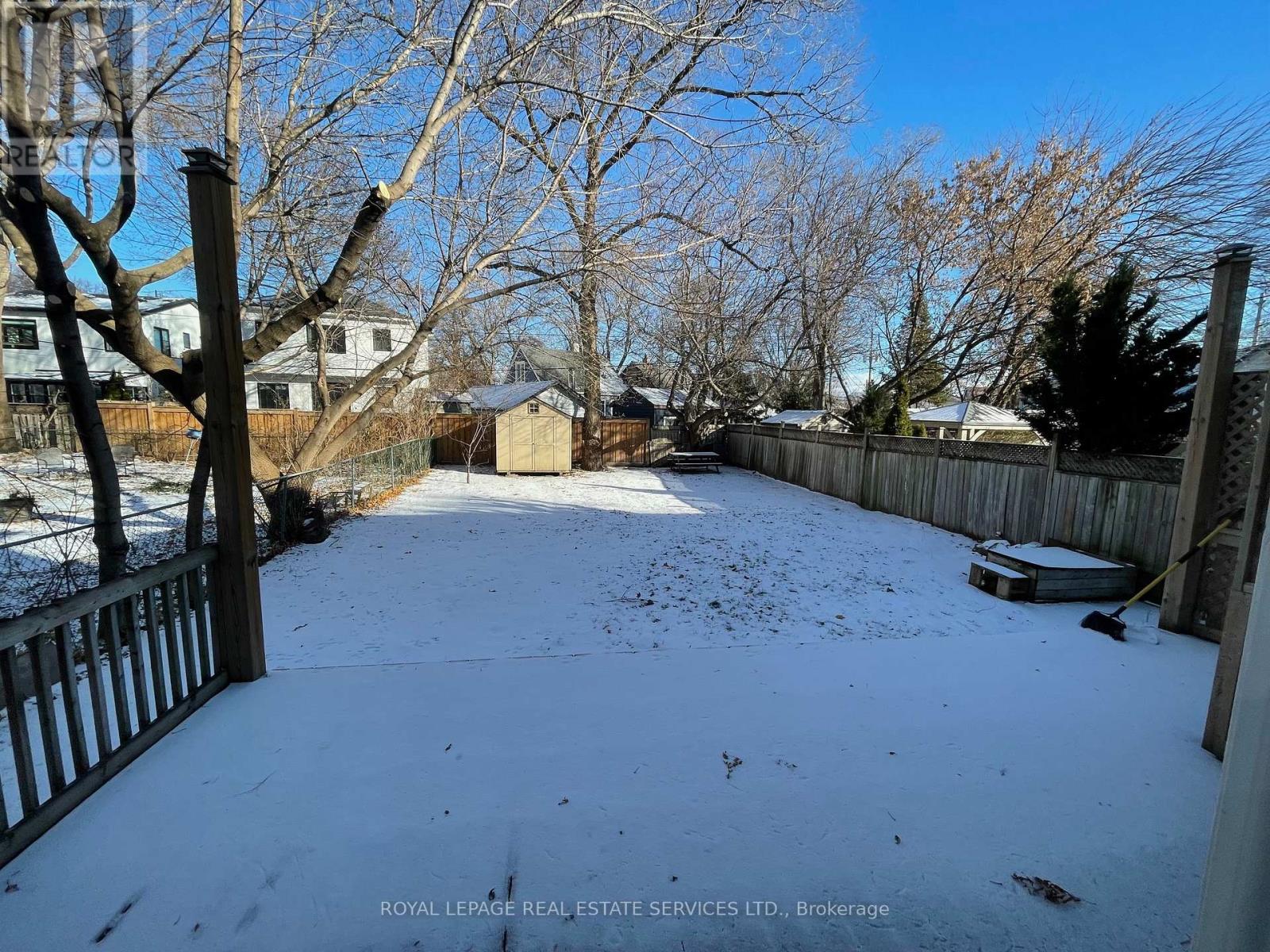 11 Uno Drive, Toronto, Ontario  M8Z 3N7 - Photo 4 - W12602060