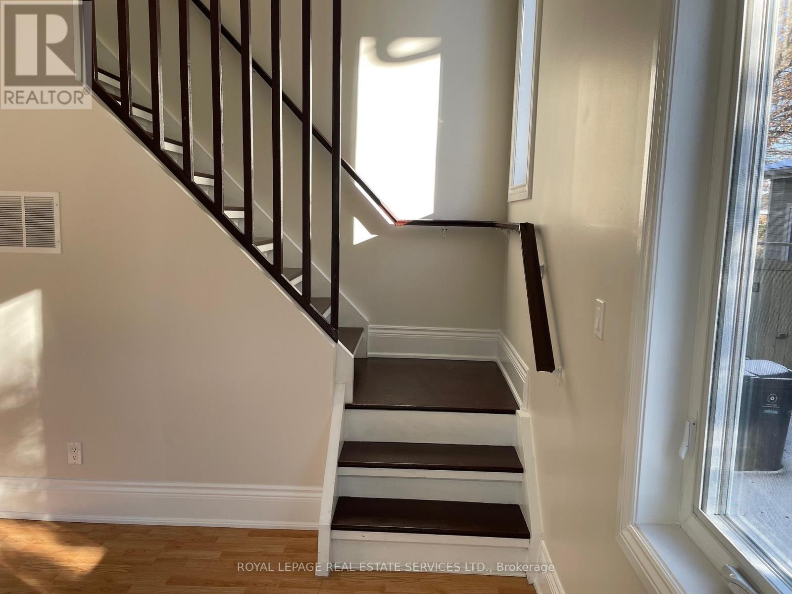 11 Uno Drive, Toronto, Ontario  M8Z 3N7 - Photo 6 - W12602060