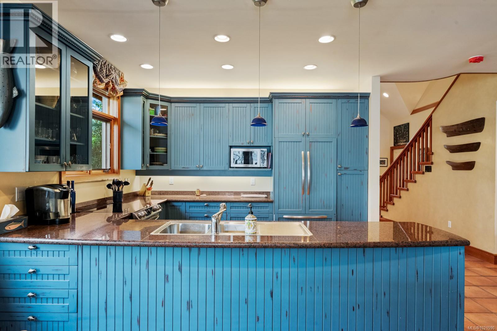 675 Towner Park Rd, North Saanich, British Columbia  V8L 5L7 - Photo 18 - 1021590