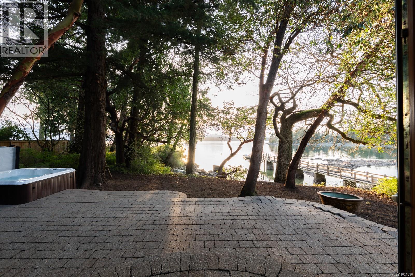 675 Towner Park Rd, North Saanich, British Columbia  V8L 5L7 - Photo 38 - 1021590