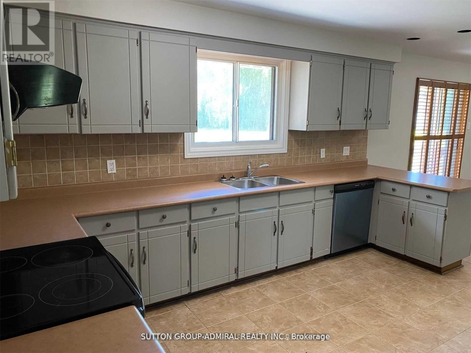 10623 Clarkway Drive, Brampton, Ontario L6P 0W2 - Photo 12 - W12505428