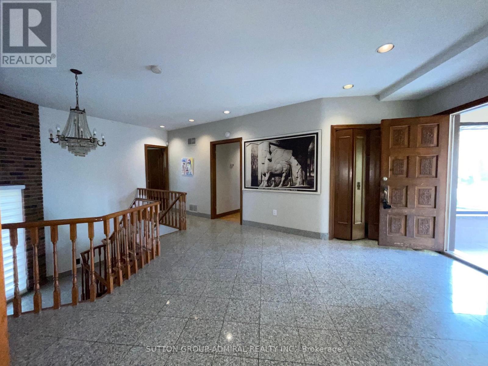 10623 Clarkway Drive, Brampton, Ontario L6P 0W2 - Photo 5 - W12505428