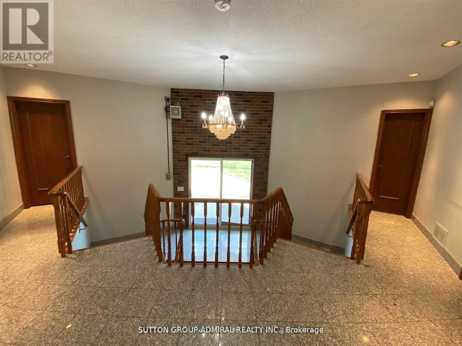 10623 Clarkway Drive, Brampton, Ontario L6P 0W2 - Photo 6 - W12505428