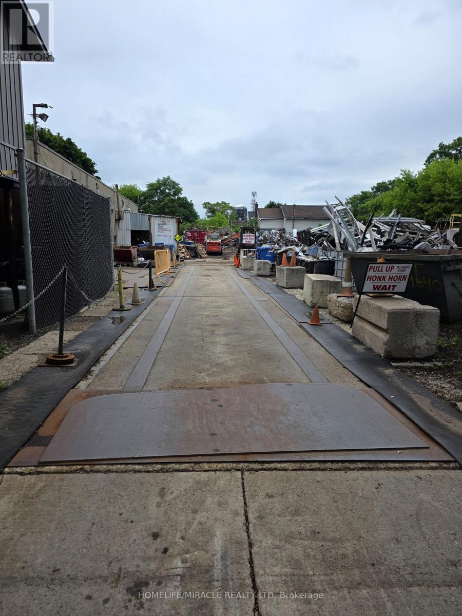 142 Charlotte Street, Brant, Ontario  N3T 2X8 - Photo 3 - X12602002