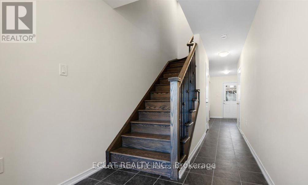 233 Gillespie Drive, Brantford, Ontario  N3T 0W2 - Photo 3 - X12602050