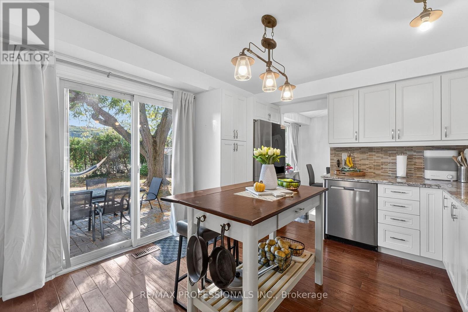 19 Salina Place, Hamilton, Ontario  L8G 4L4 - Photo 20 - X12602066