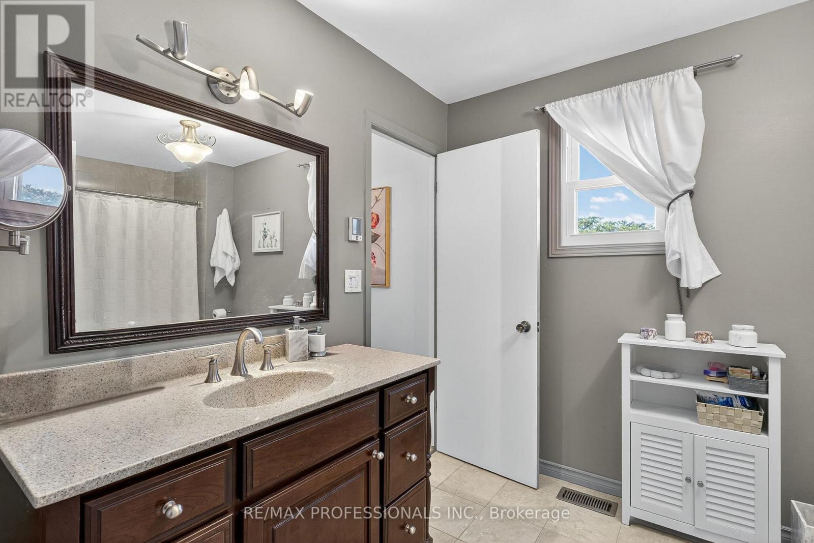 19 Salina Place, Hamilton, Ontario  L8G 4L4 - Photo 27 - X12602066