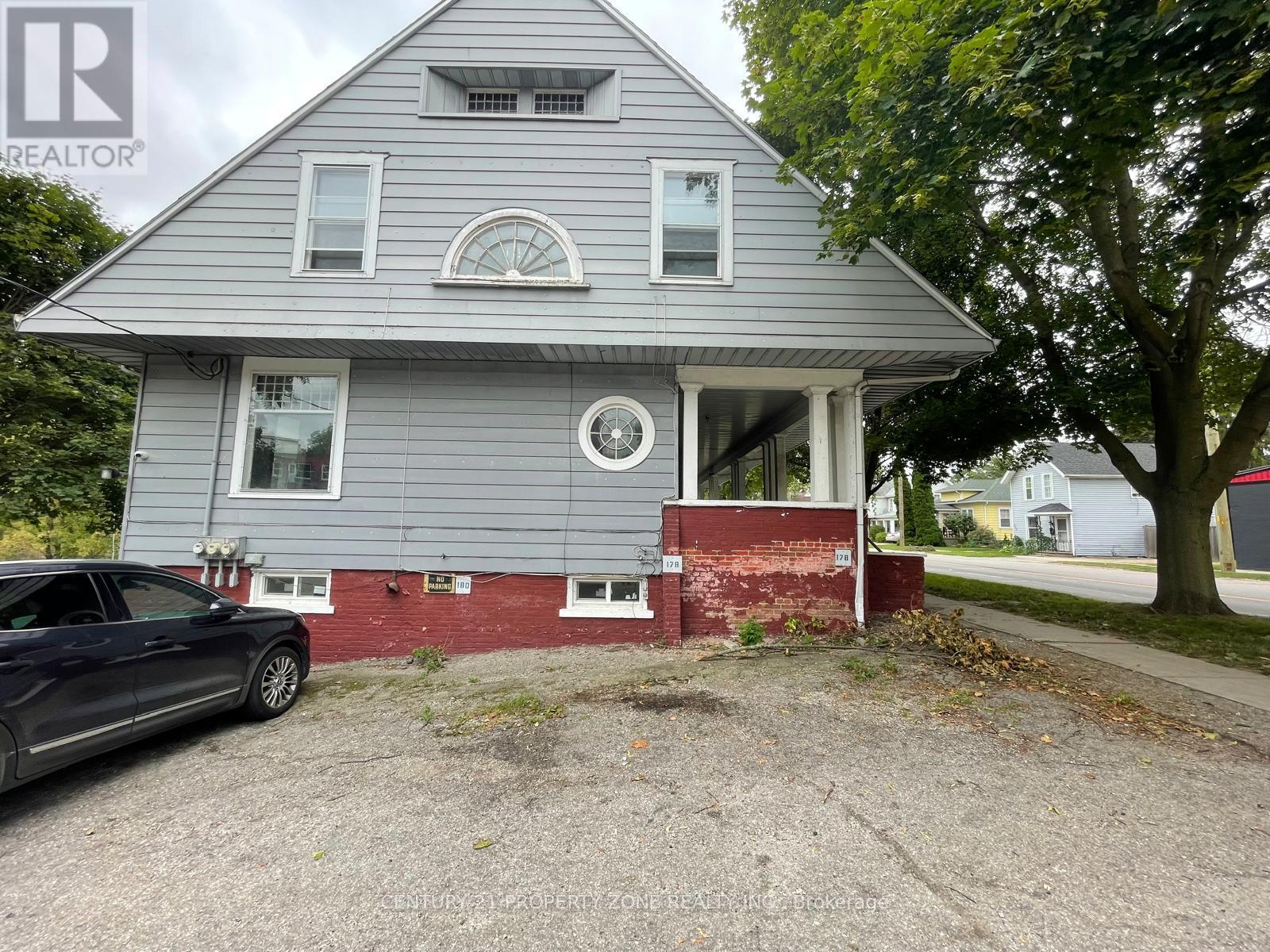 180 Thames Street E, Chatham-Kent, Ontario  N7M 2Y8 - Photo 2 - X12602070