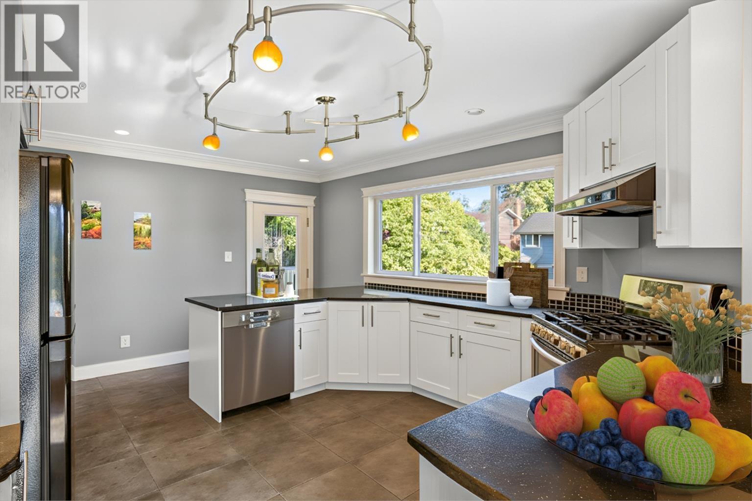 2050 Sperling Avenue, Burnaby, British Columbia  V5B 4K5 - Photo 4 - R3072091