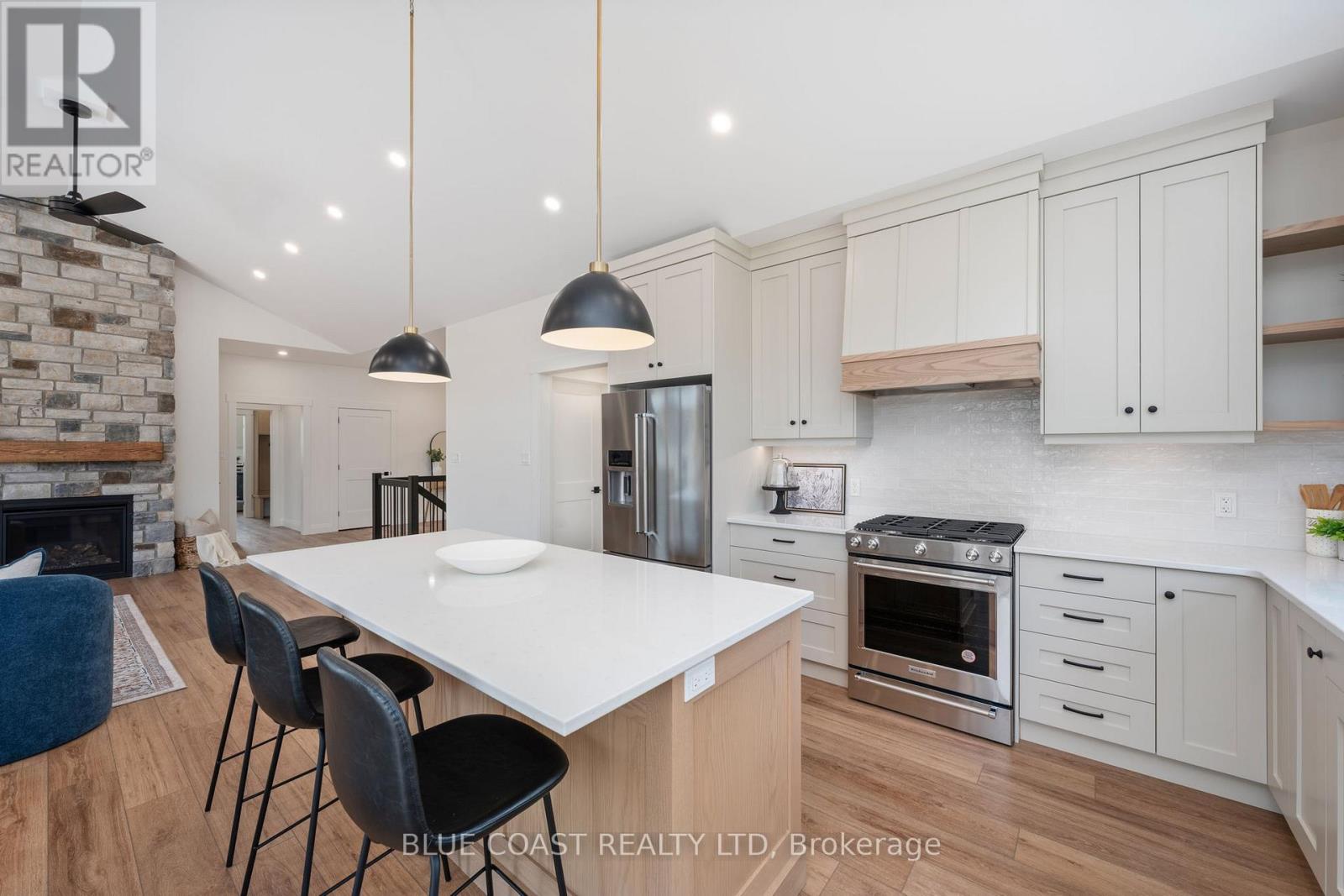 6755 Griffin Drive, Plympton-Wyoming, Ontario  N0N 1E0 - Photo 19 - X12602120