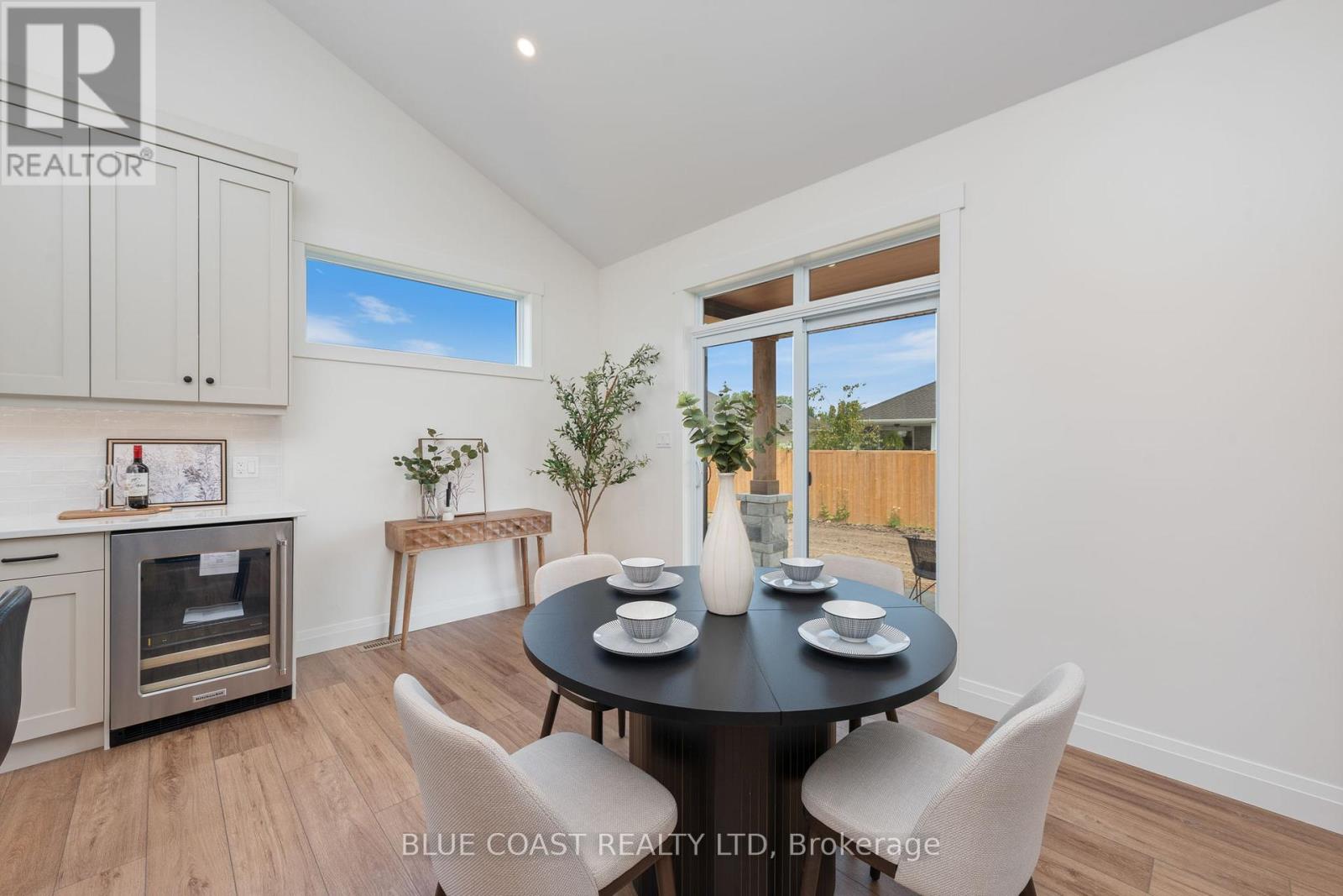 6755 Griffin Drive, Plympton-Wyoming, Ontario  N0N 1E0 - Photo 25 - X12602120