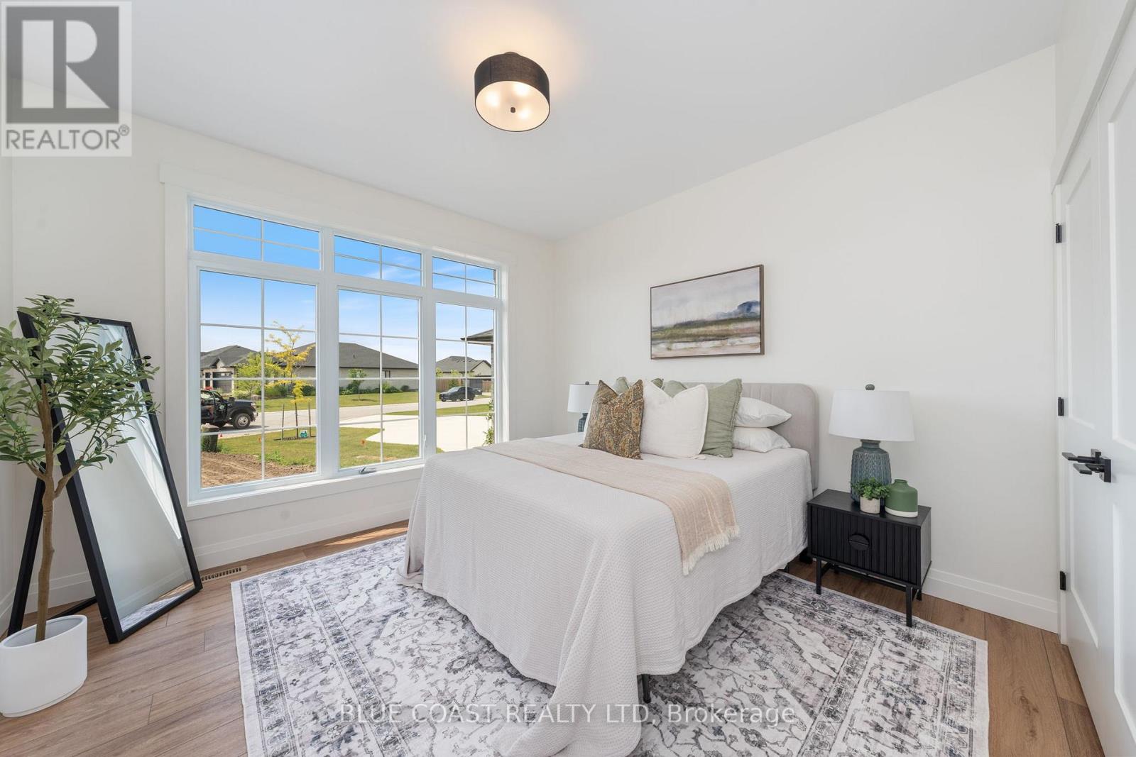 6755 Griffin Drive, Plympton-Wyoming, Ontario  N0N 1E0 - Photo 31 - X12602120