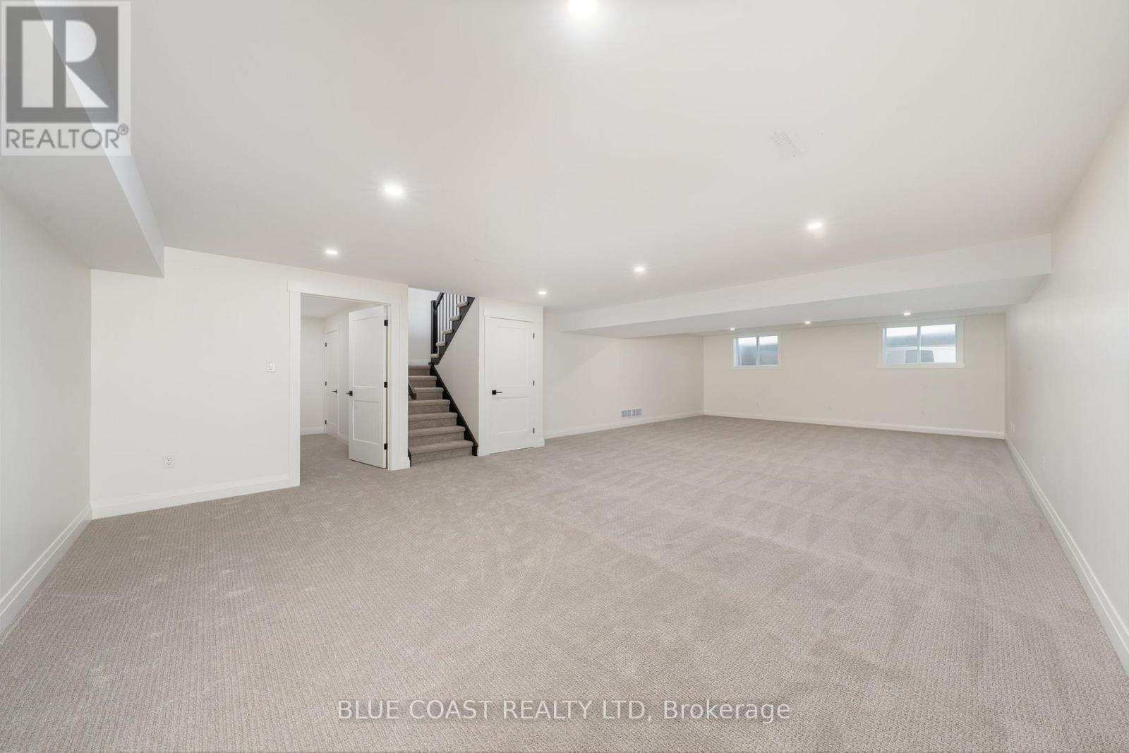 6755 Griffin Drive, Plympton-Wyoming, Ontario  N0N 1E0 - Photo 36 - X12602120