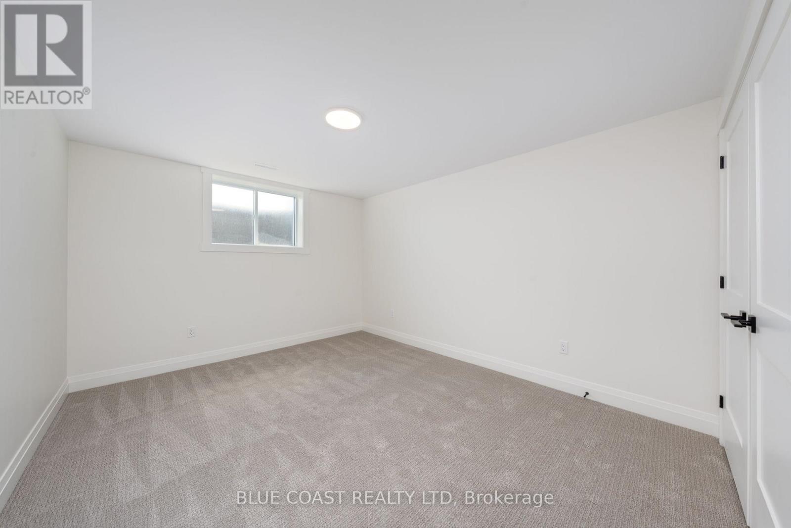 6755 Griffin Drive, Plympton-Wyoming, Ontario  N0N 1E0 - Photo 38 - X12602120